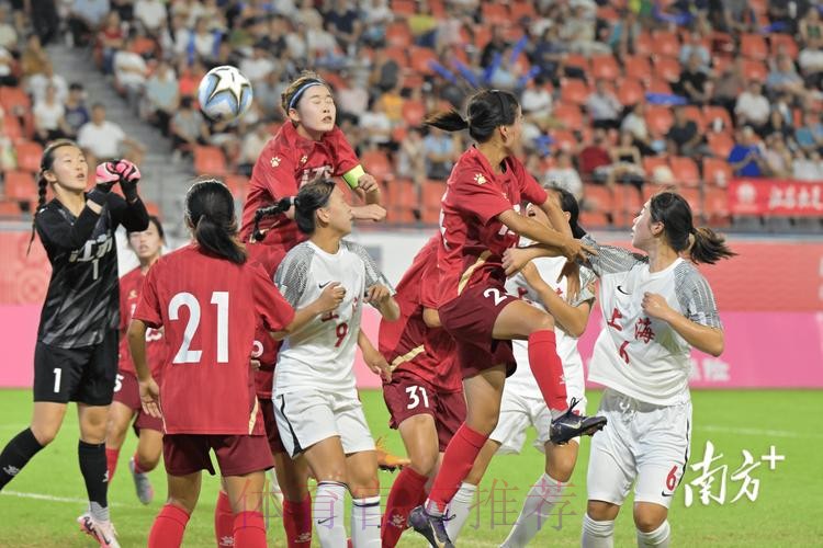 2015年女足足协杯落幕 上海队再夺得冠军 2015年女足足协杯落幕 上海队再夺得冠军